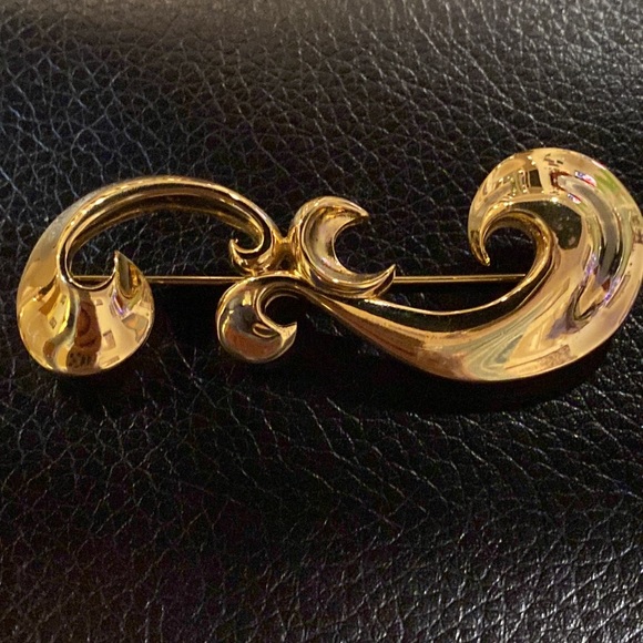 Givenchy Pin - Picture 5 of 8